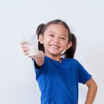 Memilih Susu Pertumbuhan yang Tepat untuk Anak Anda: Kriteria yang Harus Diperhatikan